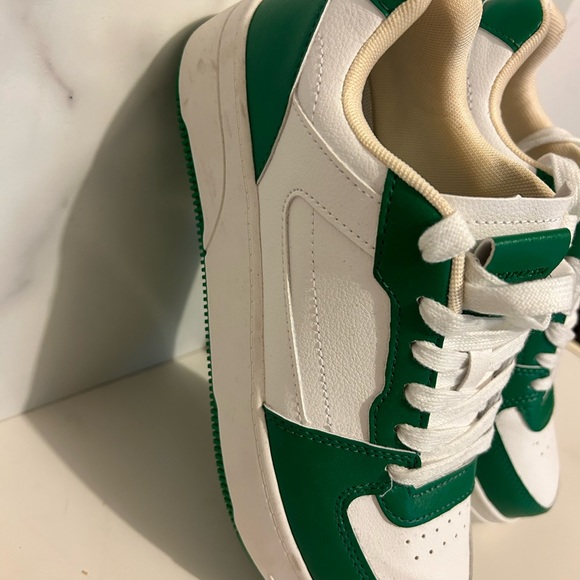 Pull and Bear Runners - Picture 2 of 3